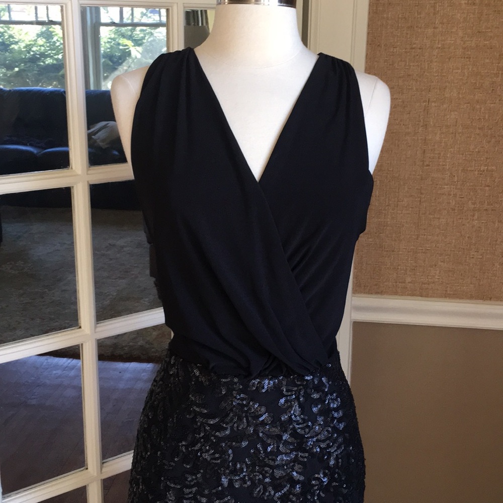 Elegant black formal dress with skirt of sequins - Picture 2 of 8